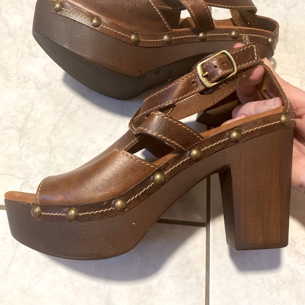 Sbicca vintage collection - platform sandals - size 9